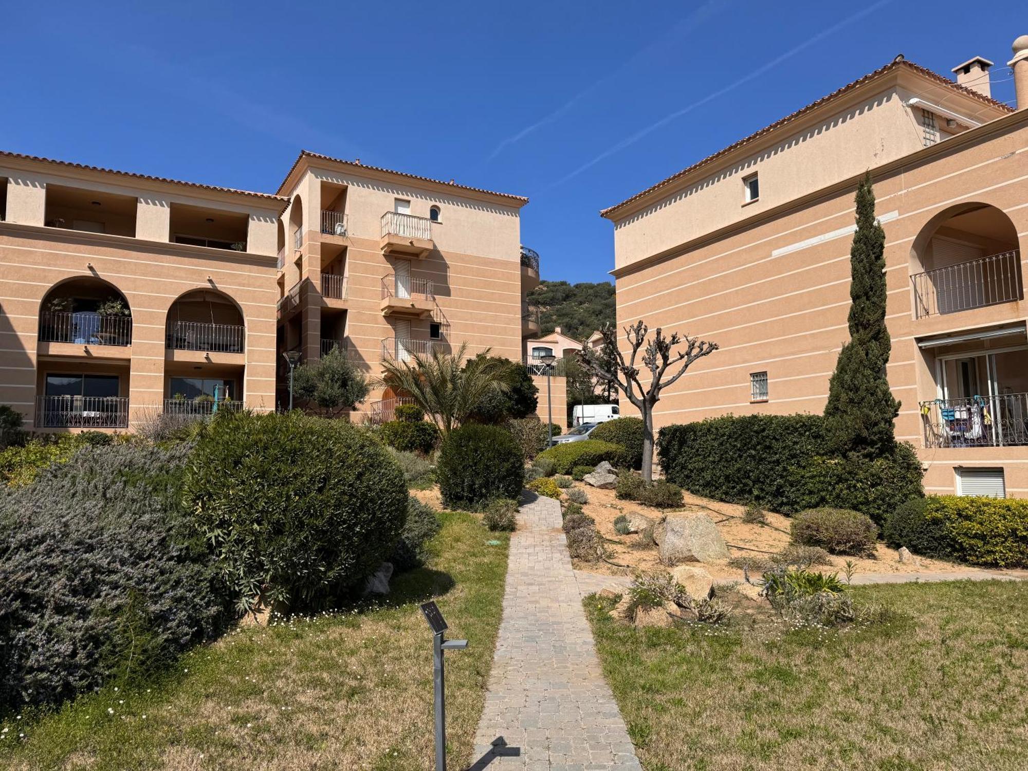 Joli Studio Tout Confort Proche Toutes Commodites Dans Residence Calme Л'Иль-Рус Экстерьер фото